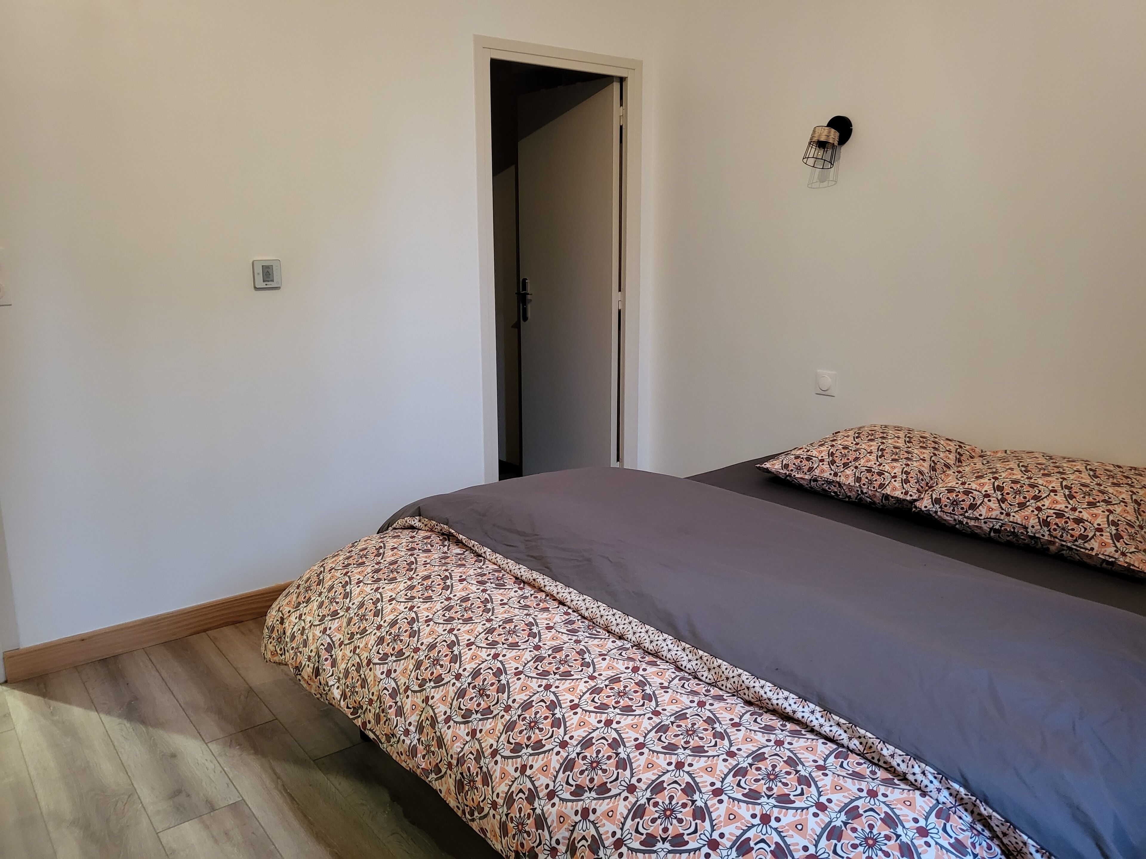 4 makuuhuonetta, vauvan matkasänky, ilmainen Wi-Fi, vuodevaatteet