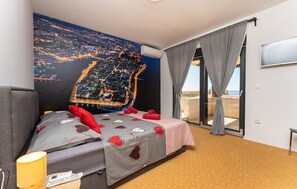 5 bedrooms, travel crib, WiFi (free) - Luxurious home in Vir with sauna (Vir)