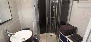 Shower - APPRENTICE AMBILLY (Ambilly)