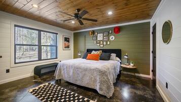 3 bedrooms, iron/ironing board, travel crib, free WiFi