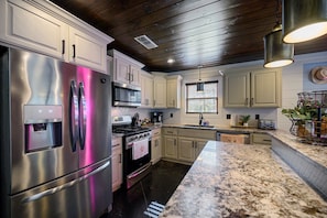 雪櫃、微波爐、焗爐、爐具