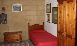 3 عدّة غرف نوم ومكتب ومكواة/لوح كي وسرير س فر