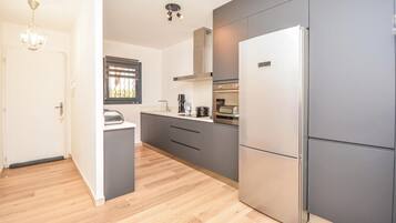 Réfrigérateur, four, lave-vaisselle, cafetiÚre/bouilloire