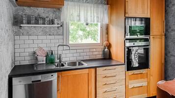 Frigorífico, horno, placa de cocina y lavavajillas