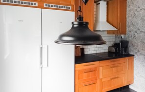 ثلاجة، فرن، موقد طهي مسطح، غسالة أطباق