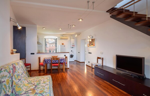 TV - 2 bedroom amazing apartment in Moneglia (Moneglia)