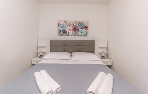 1 bedroom, free WiFi, bed sheets
