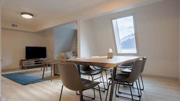 Superior 3-Bedroom Apartment | Pasti in camera