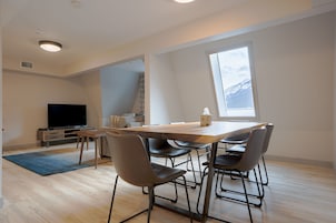 Superior 3-Bedroom Apartment | In-room dining