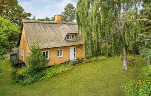 Exterior - Cozy home in Højby with kitchen (Højby)