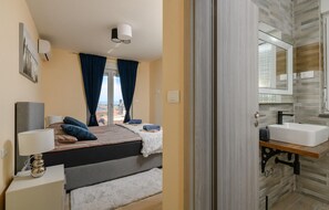 5 bedrooms, in-room safe, travel crib, free WiFi