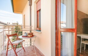 Outdoor dining - Lovely apartment in Rimini with kitchen (Rimini)