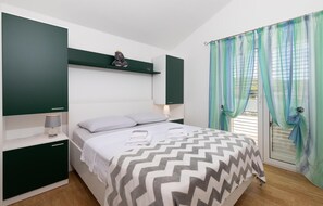 2 室のベッドルーム、アイロン / アイロン台、WiFi (無料)、ベッドシーツ