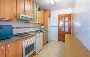 Mikroaaltouuni, uuni, liesi, astianpesukone