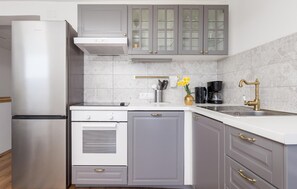 Kühlschrank, Ofen, Herdplatte, Geschirrspüler