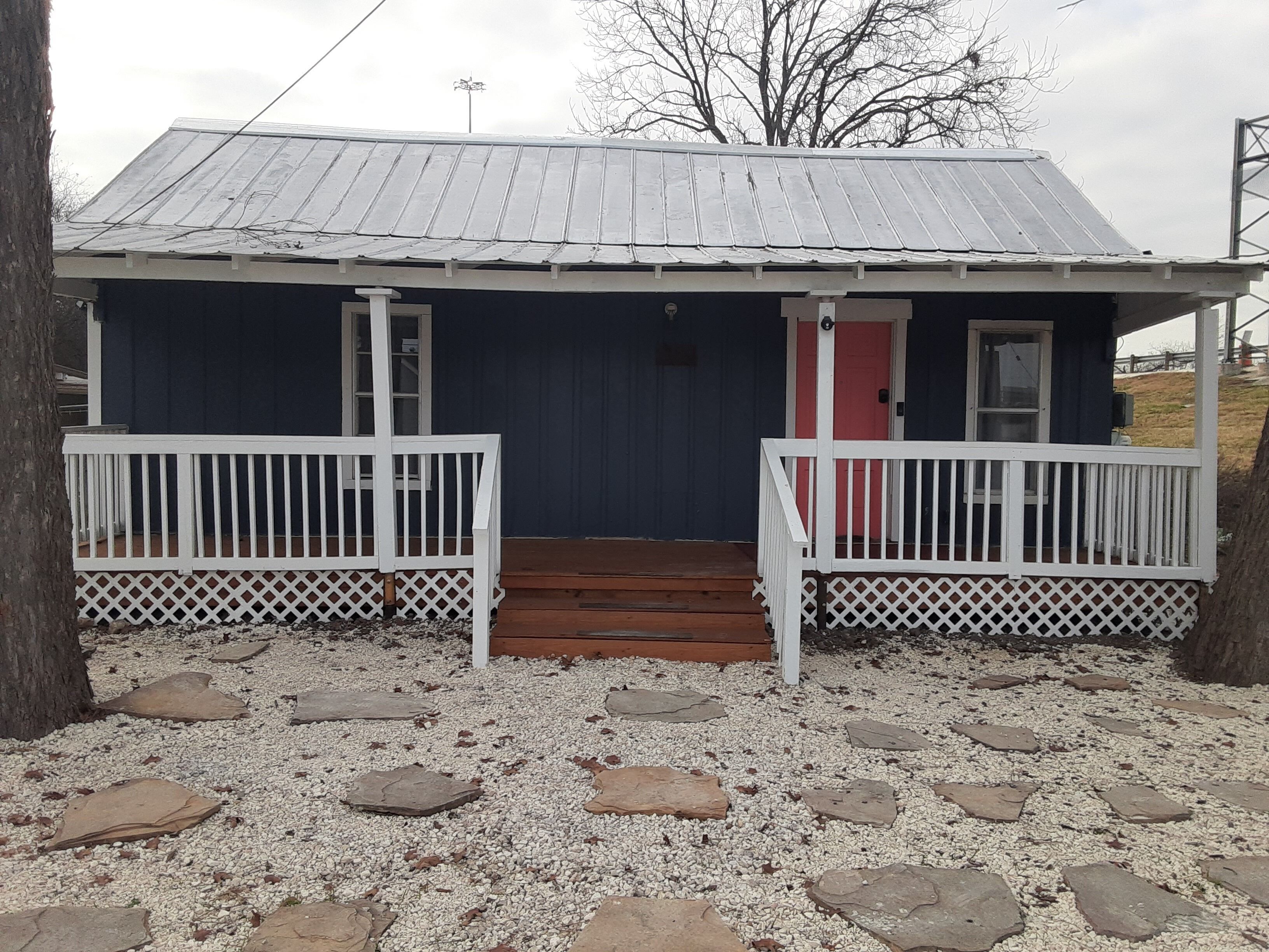 Cute 2 Bedroom 2 Miles From Downtown