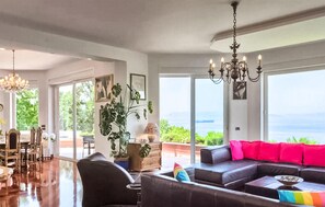 TV - 4 bedroom gorgeous home in Kostrena (Kostrena)