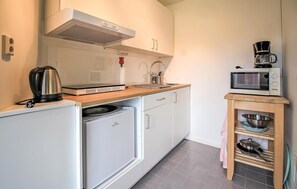 Fridge, microwave, coffee/tea maker, cookware/dishes/utensils
