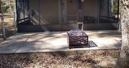 Charming Santa Fe River Cottage - 10-15 min from 3 of FLA's most popular springs