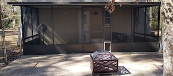 Charming Santa Fe River Cottage - 10-15 min from 3 of FLA's most popular springs