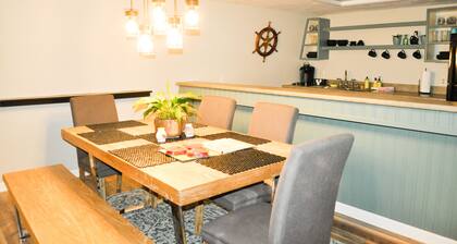 Charming Santa Fe River Cottage - 10-15 min from 3 of FLA's most popular springs