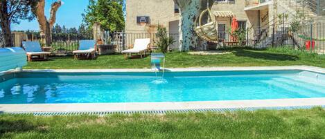 Lämmitetty uima-allas