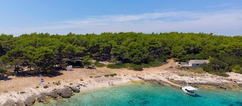 2 bedroom beach front apartment in Vela Luka