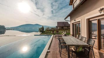 Outdoor pool, an infinity pool