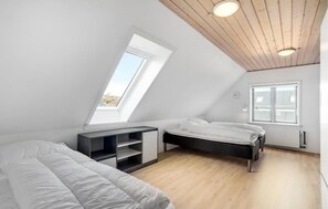 6 bedrooms, travel cot, free WiFi