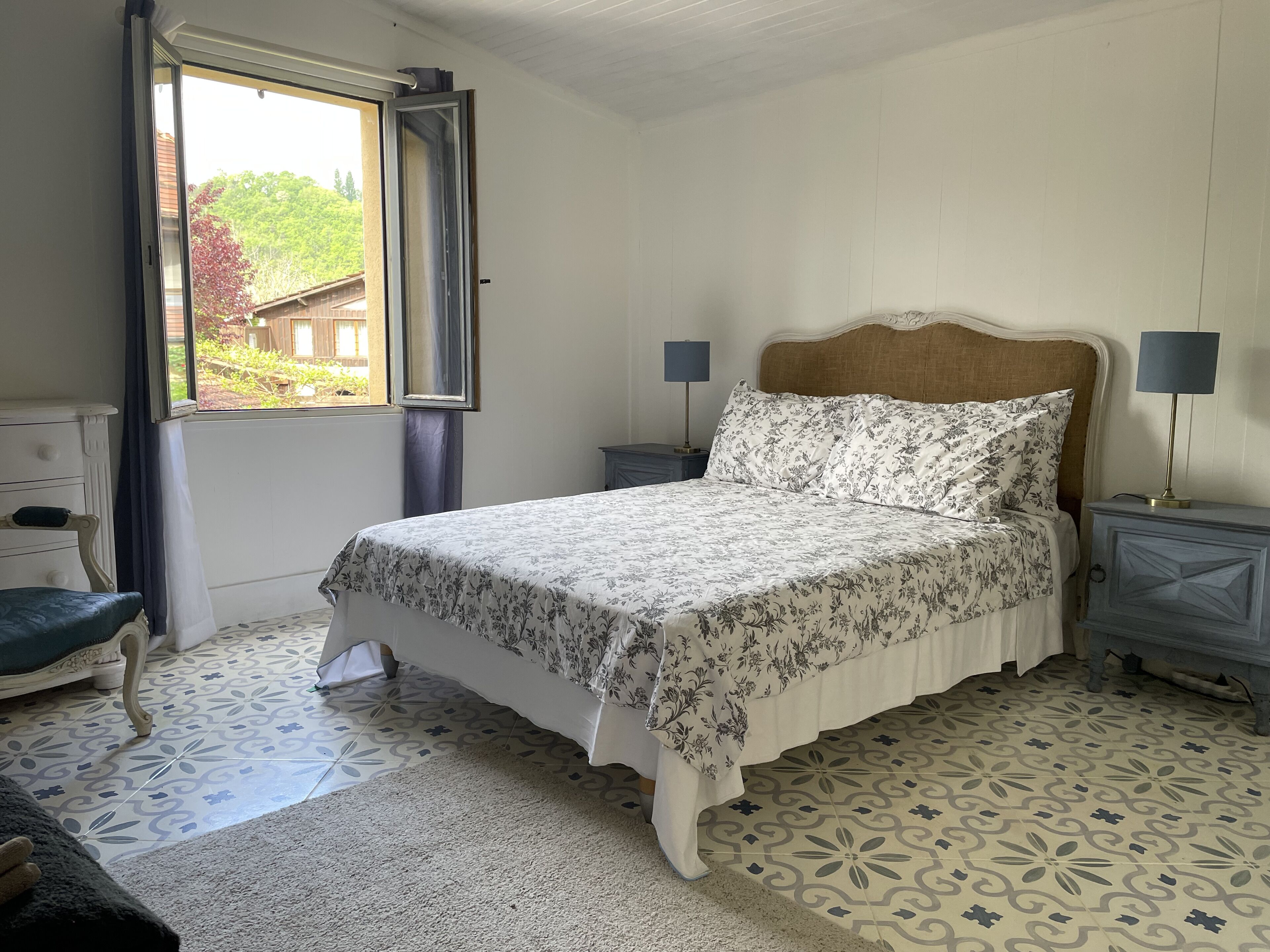 9 slaapkamers, een bureau, een strijkplank/strijkijzer, gratis wifi