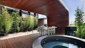 Unclassified image, 2 of 23, button - Top Floor Stunning Views (South Melbourne)