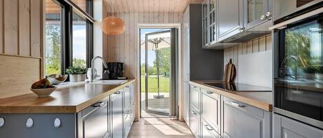 Fridge, stovetop, dishwasher, coffee/tea maker