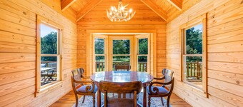 Large Farm House sleeps 10+ and 15 Minutes from Charlotte City Center