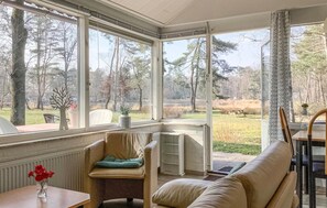 Een televisie en een dvd-speler