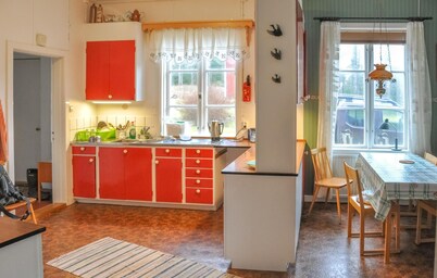 5 bedroom beautiful home in Juskog Husa