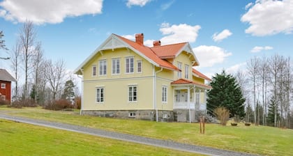 5 bedroom beautiful home in Juskog Husa