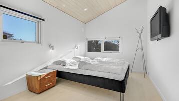 4 dormitorios, tabla de planchar con plancha, cuna de viaje