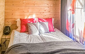 3 bedrooms, travel crib, free WiFi, bed sheets - Amazing home in Ustka with kitchen (Ustka)