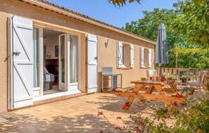 Outdoor dining - Beautiful home in Salernes (Salernes)