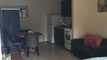 Familienapartment | Wohnbereich | 32-Zoll-LED-Fernseher mit Kabelempfang, Fernseher