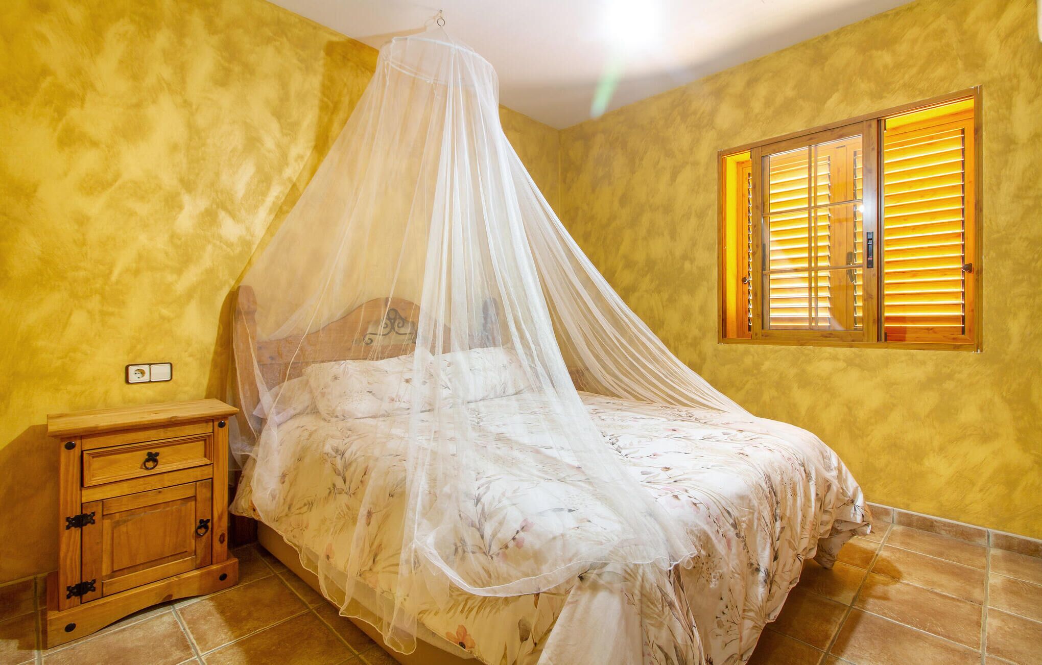 3 slaapkamers, een strijkplank/strijkijzer, gratis wifi, beddengoed