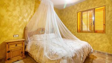 3 slaapkamers, een strijkplank/strijkijzer, gratis wifi, beddengoed