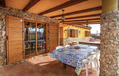 Lovely home in Villanueva del Segura