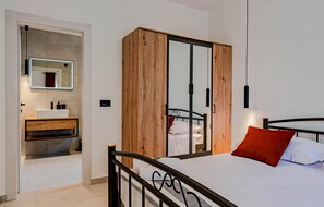 3 bedrooms, free WiFi, bed sheets