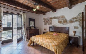 1 bedroom, iron/ironing board, free WiFi