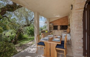 Outdoor dining - 1 bedroom gorgeous home in Montebuono (Montebuono)