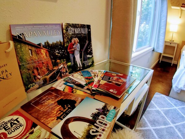 Interior - Cottage in Downtown Napa w/private Guest Studio. 3 Queen Beds. (Napa)