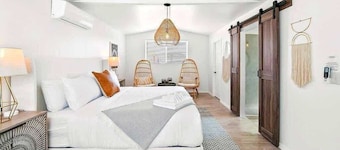 Joshua Tree 4BR | Hot Tub + Views | C&C
