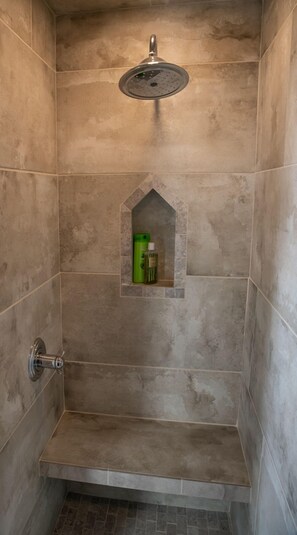 Deluxe Double Room | Bathroom | Separate bathtub and shower, jetted bath, rainfall showerhead - The Urstad House B&B (Kiester)