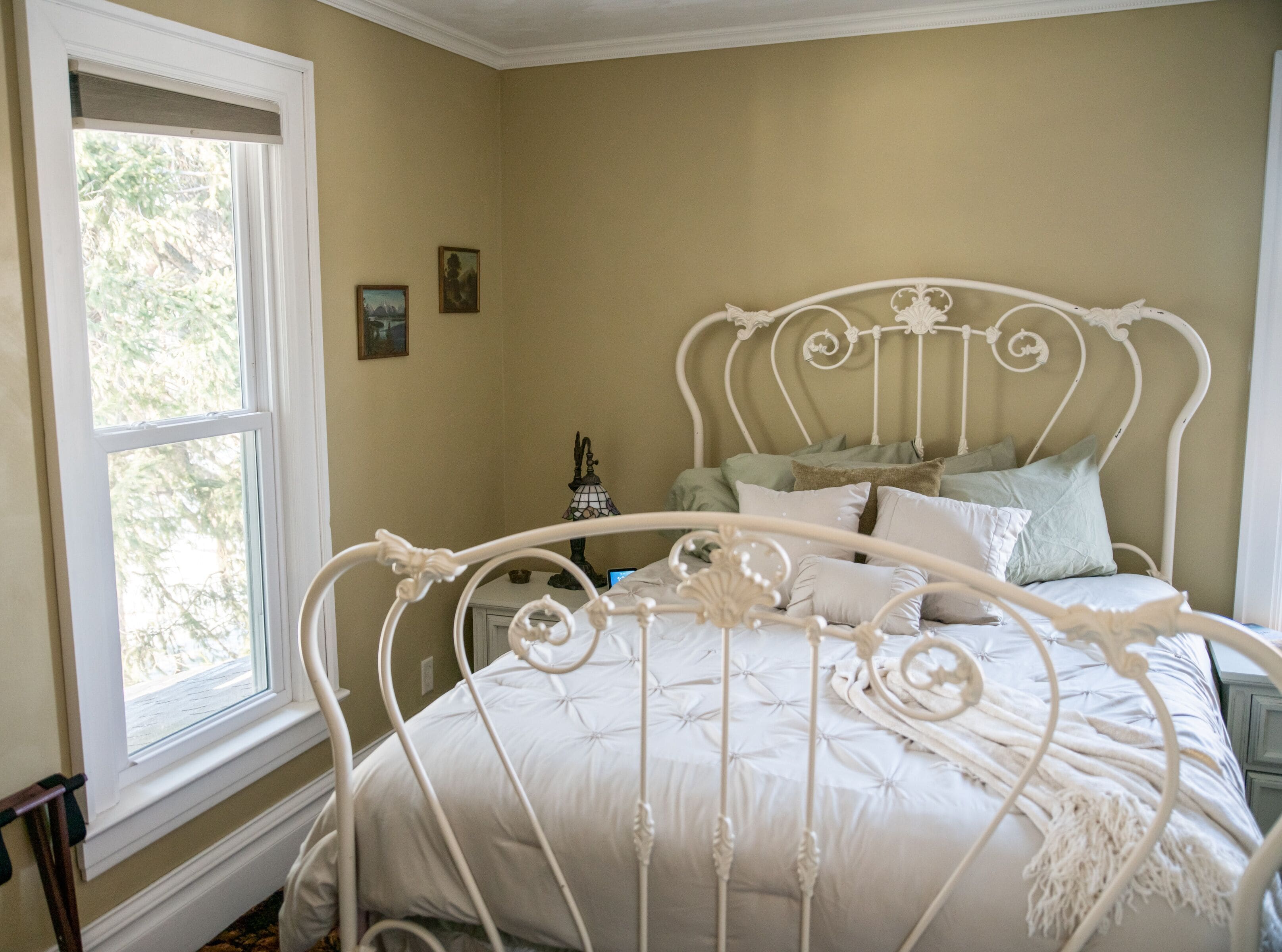 Chambre luxueuse double, 1 grand lit | Literie de qualité, couette en duvet, lit avec matelas à plateau-coussin